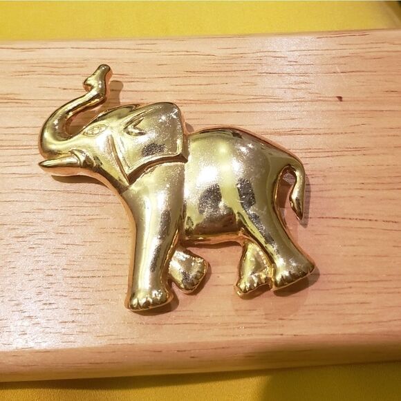 Vintage Elephant Gold Tone Brooch Antique Pin - Picture 2 of 7